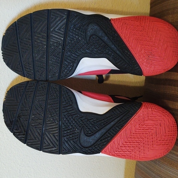 Nike Boys Team Hustle Basketball Shoes - Picture 6 of 6